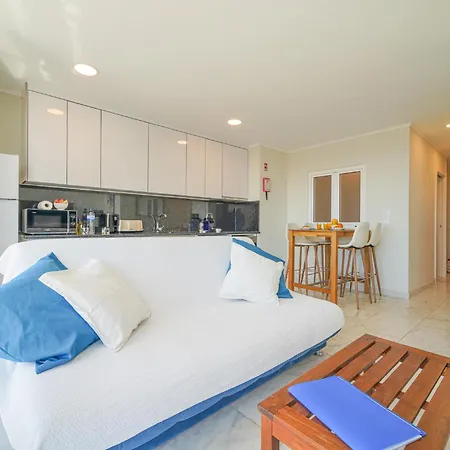 By Moje アパート